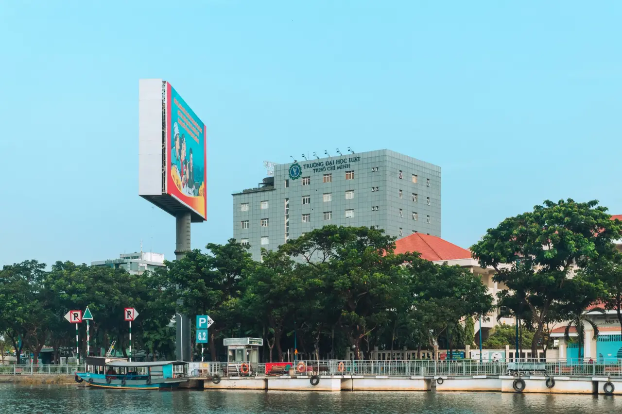 重庆广告喷绘材料市场趋势：高品质灯布与网格布需求上升正文配图 1