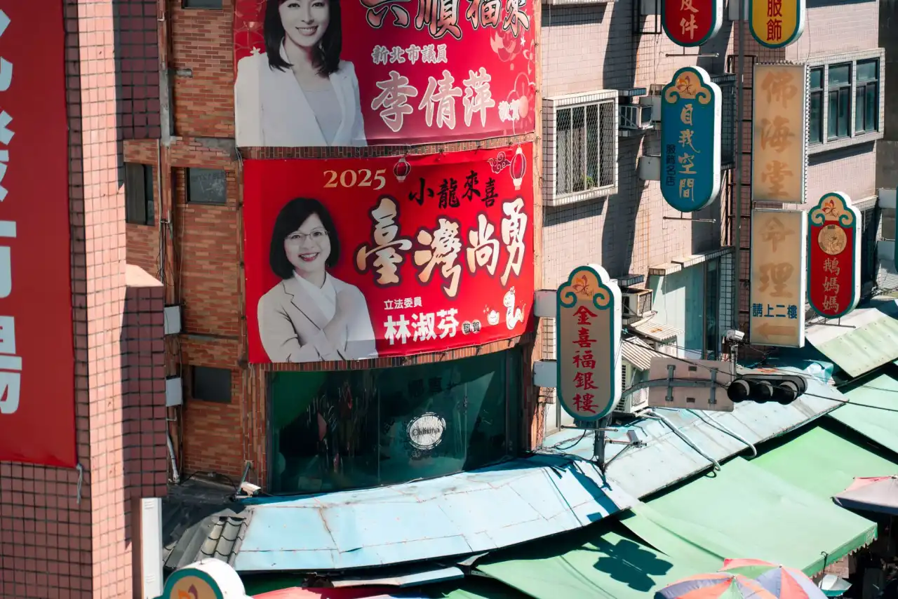 重庆户外广告喷绘布选购要点：灯布与网格布性能对比分析正文配图 1