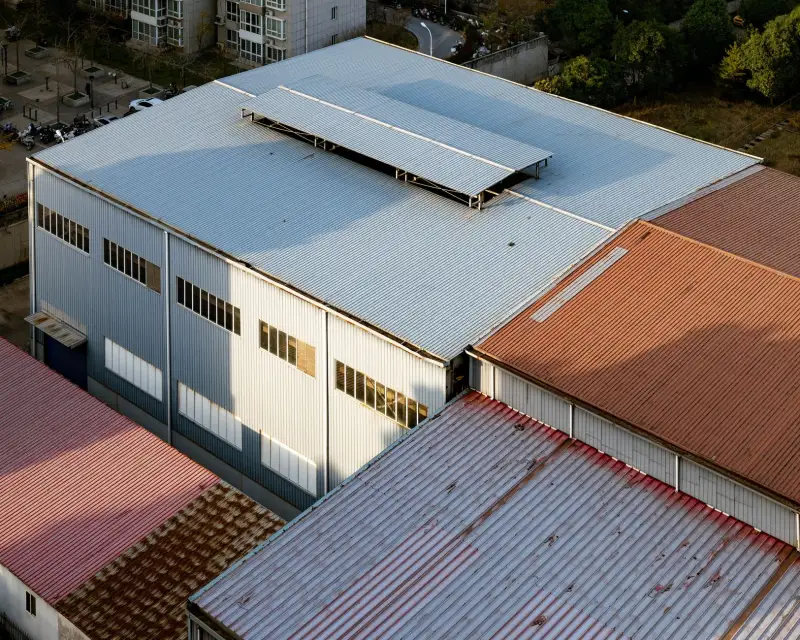 重庆广告喷绘材料市场趋势：网格布与车身贴应用前景分析