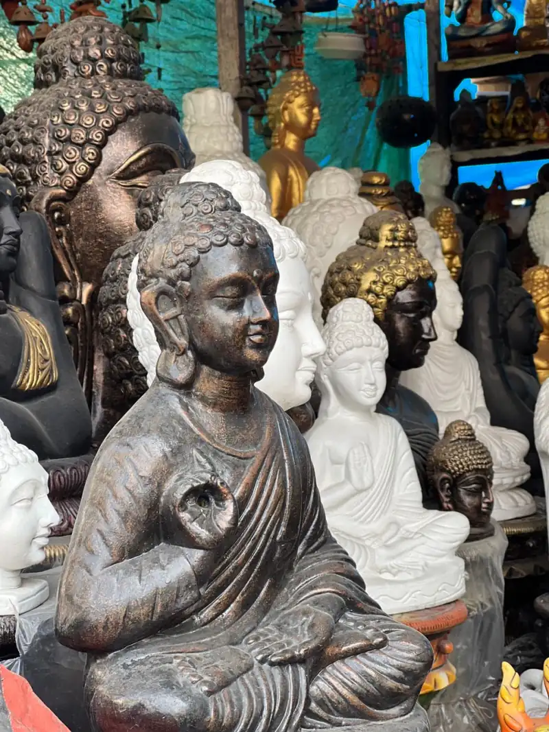 户外广告喷绘布与灯布选型指南：如何根据画面尺寸匹配材料克重