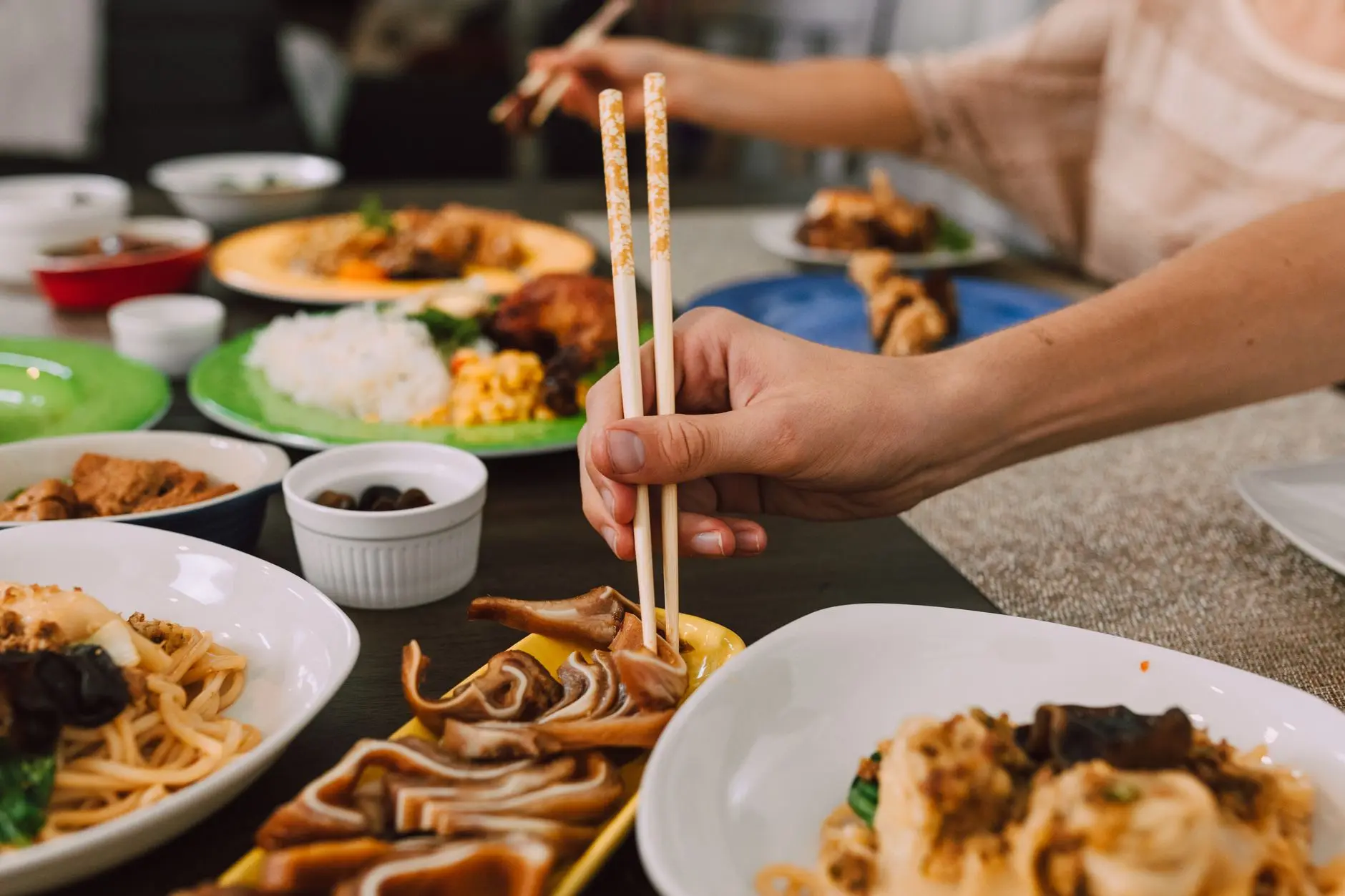重庆广告喷绘材料批发：喷绘布与灯布采购要点解析