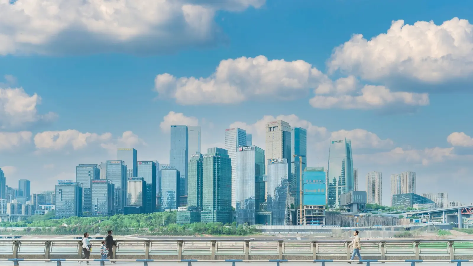 2025年重庆户外广告喷绘材料市场趋势与选型指南正文配图 1