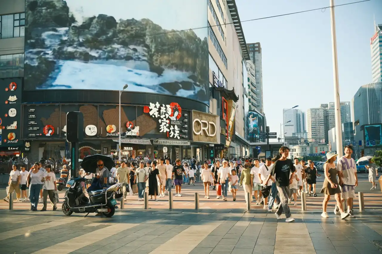 重庆户外广告画面材料采购指南：喷绘布与灯布怎么选更耐用正文配图 1